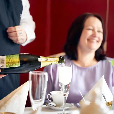 Hotell Fjordslottet 3*