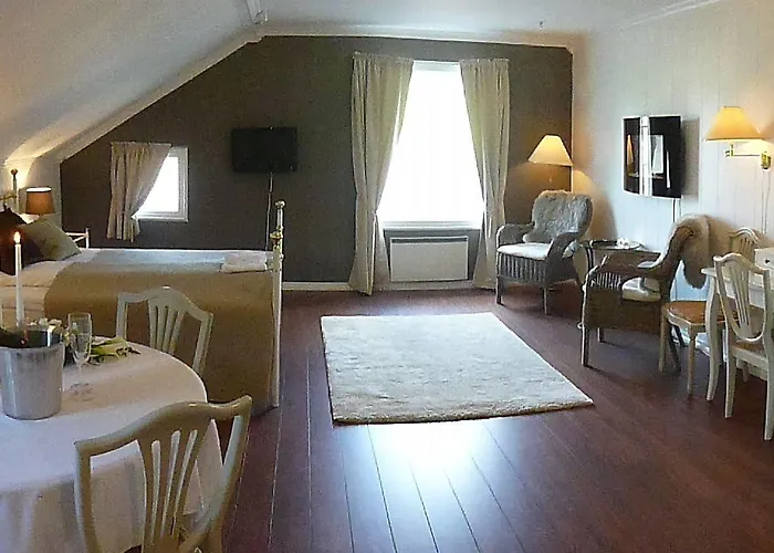 Hotel Fjordslottet 3*